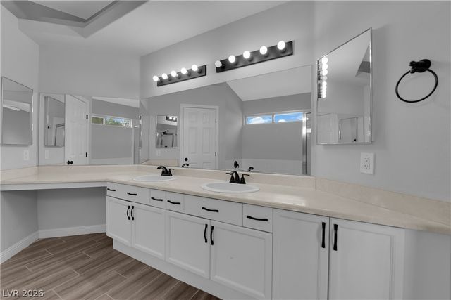 7729 White Grass Avenue, Las Vegas, NV 89131