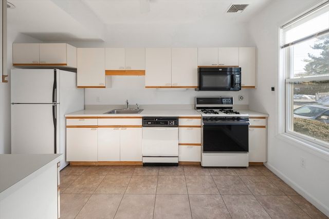 74 Hammond Place 74, Woburn, MA 01801