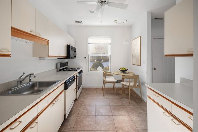 74 Hammond Place 74, Woburn, MA 01801