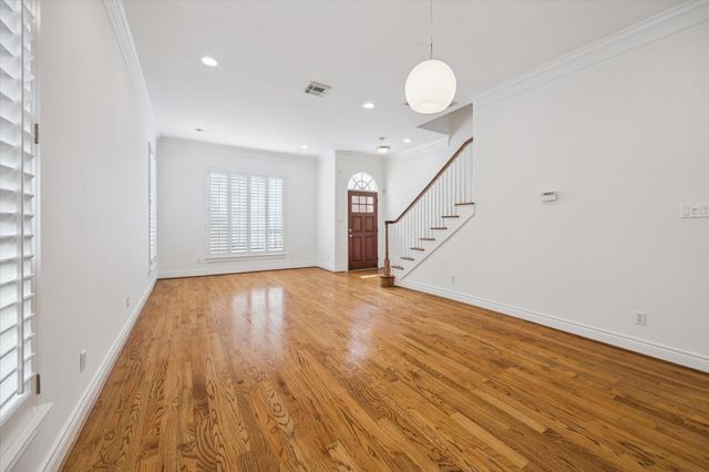 3234 Pemberton Circle Drive, Houston, TX 77025