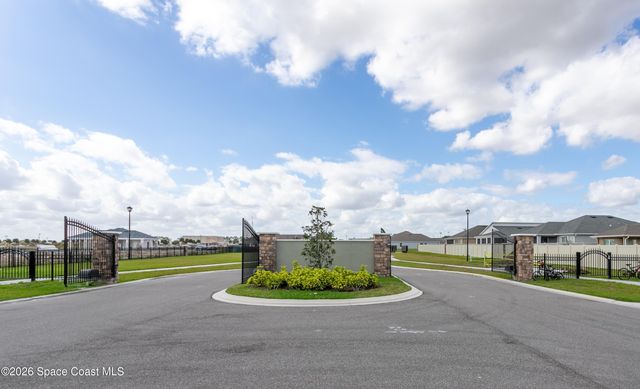 2792 Pinwherry Street NW, Palm Bay, FL 32907