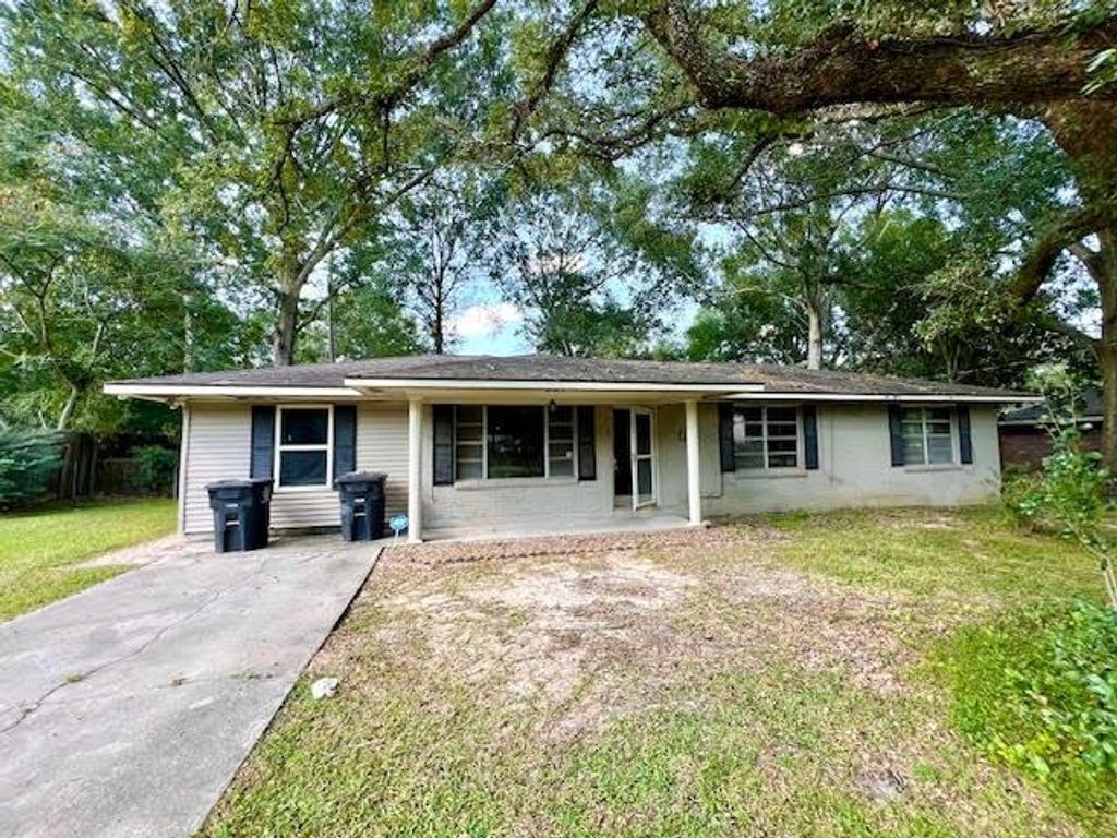 7233 Villere Dr, Baker, LA 70714