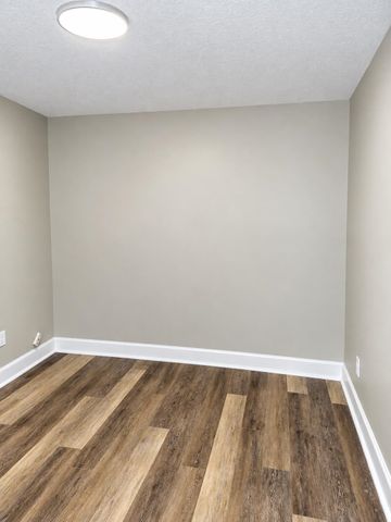 1737 S Fern Ave, Wichita, KS 67213