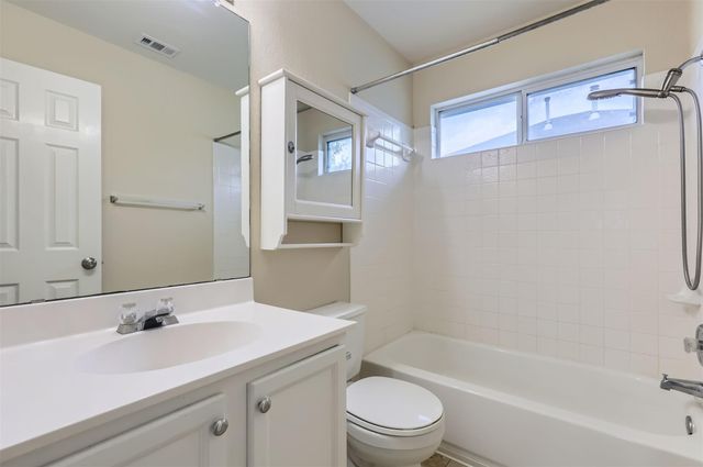 909 E Park ST, Cedar Park, TX 78613