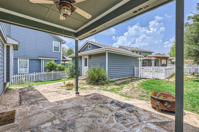 909 E Park ST, Cedar Park, TX 78613