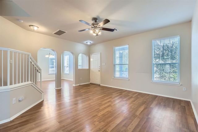 909 E Park ST, Cedar Park, TX 78613