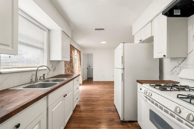 1911 SE 14TH AVENUE, Gainesville, FL 32641