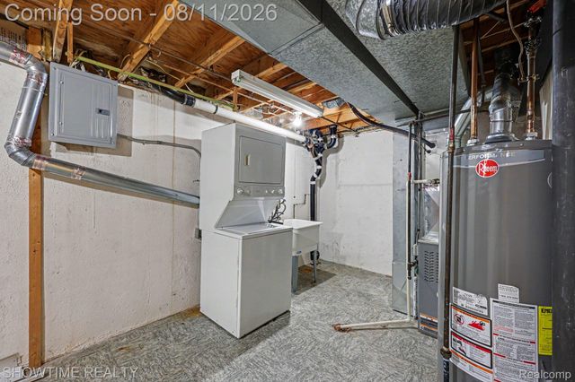 39415 OLD DOMINION Drive, Clinton Charter Township, MI 48038