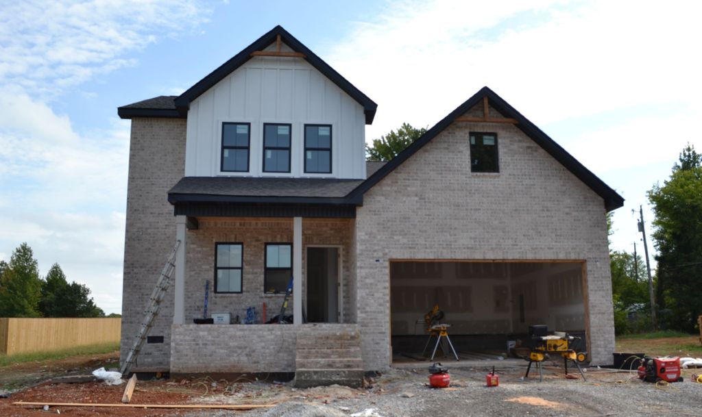 1509 Riggins Dr, Clarksville, TN 37042