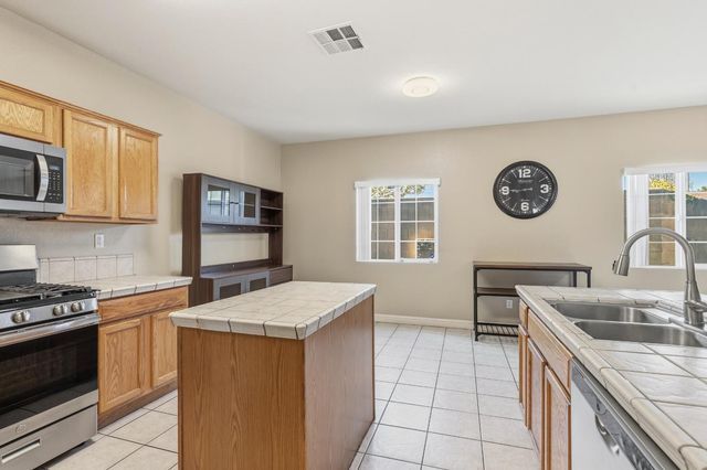 4504 Helens Oaks Cir, Stockton, CA 95210