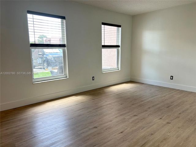 10 Laredo Pl NA, Davie, FL 33324