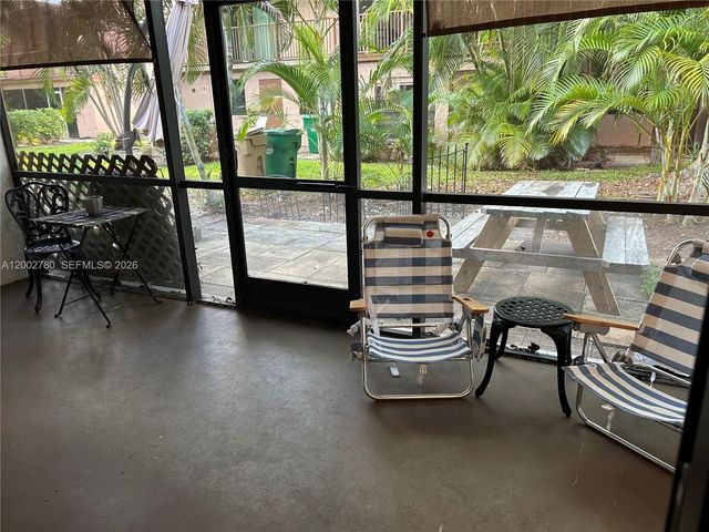 10 Laredo Pl NA, Davie, FL 33324