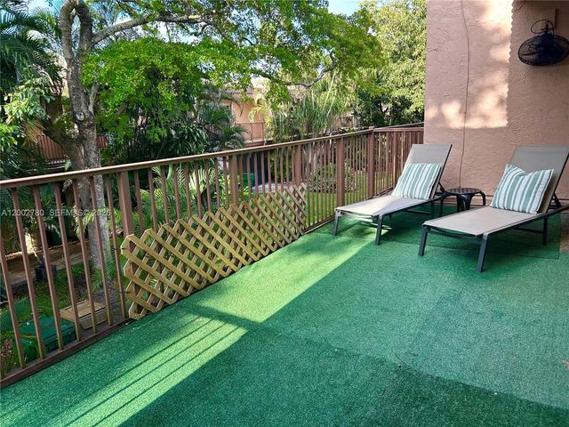 10 Laredo Pl NA, Davie, FL 33324