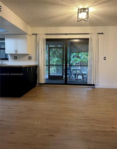 10 Laredo Pl NA, Davie, FL 33324