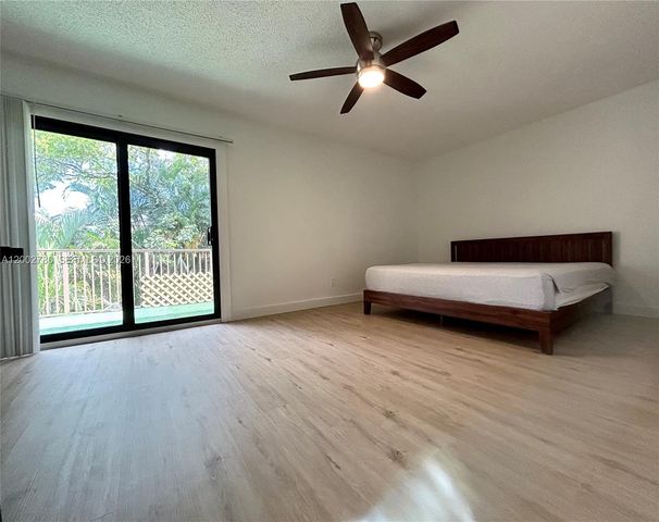 10 Laredo Pl NA, Davie, FL 33324
