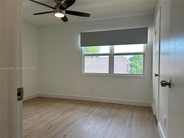 10 Laredo Pl NA, Davie, FL 33324