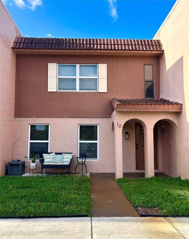 10 Laredo Pl NA, Davie, FL 33324