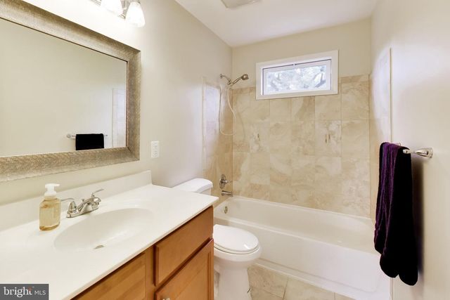 7126 WAYNE DR, Annandale, VA 22003