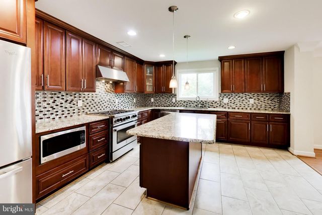 7126 WAYNE DR, Annandale, VA 22003