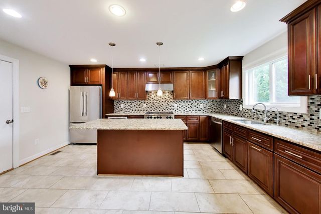 7126 WAYNE DR, Annandale, VA 22003