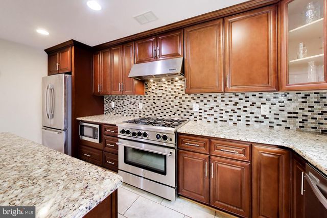 7126 WAYNE DR, Annandale, VA 22003
