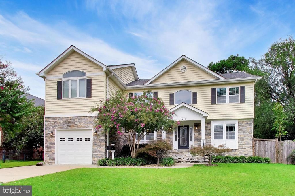 7126 WAYNE DR, Annandale, VA 22003