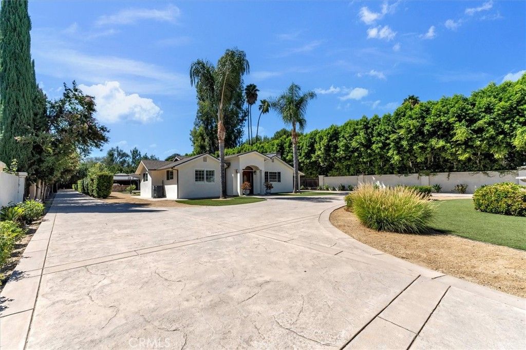22720 Oxnard Street, Woodland Hills, CA 91367 — photo 2