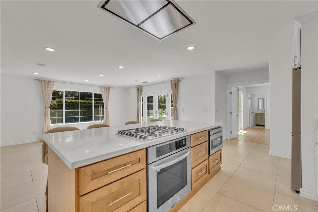 22720 Oxnard Street, Woodland Hills, CA 91367 — photo 3