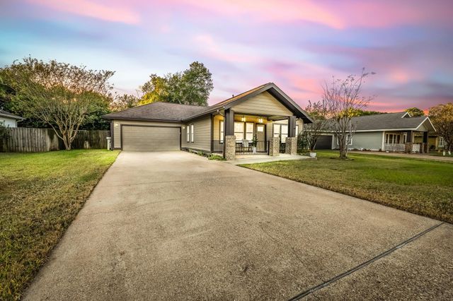 12518 Gulf Coast Drive, Willis, TX 77378