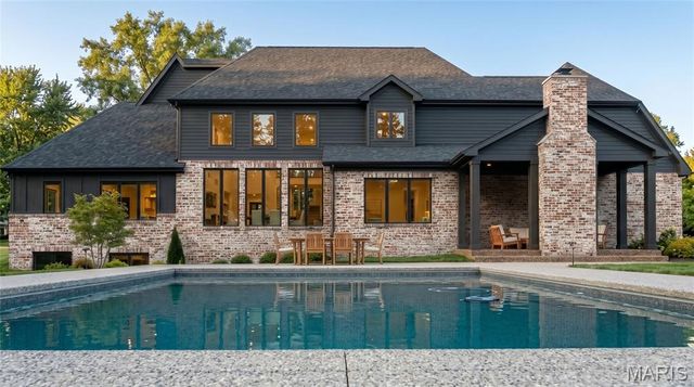 1 TBB Hawthorne I @ Manor Hill, Town And Country, MO 63131