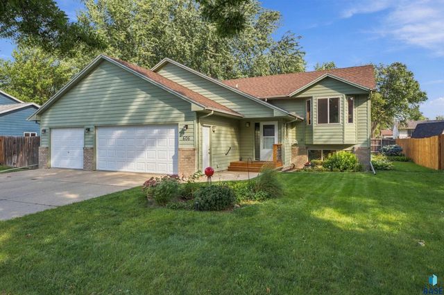 606 Chestnut St Street, Harrisburg, SD 57032