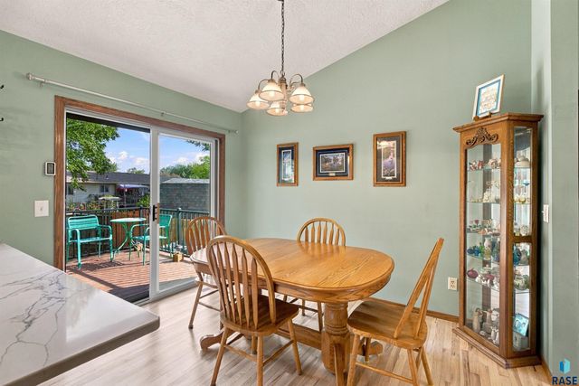 606 Chestnut St Street, Harrisburg, SD 57032