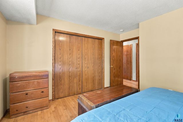 606 Chestnut St Street, Harrisburg, SD 57032