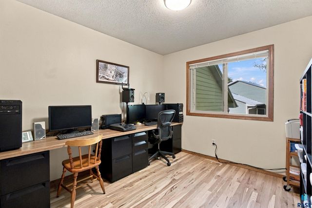 606 Chestnut St Street, Harrisburg, SD 57032