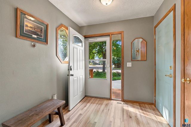 606 Chestnut St Street, Harrisburg, SD 57032