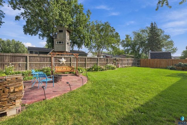 606 Chestnut St Street, Harrisburg, SD 57032