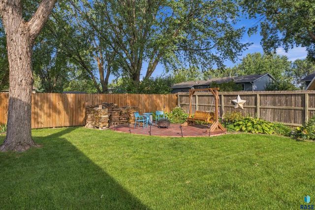 606 Chestnut St Street, Harrisburg, SD 57032