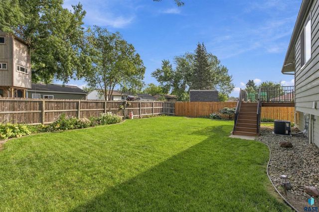 606 Chestnut St Street, Harrisburg, SD 57032