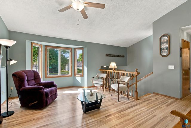 606 Chestnut St Street, Harrisburg, SD 57032