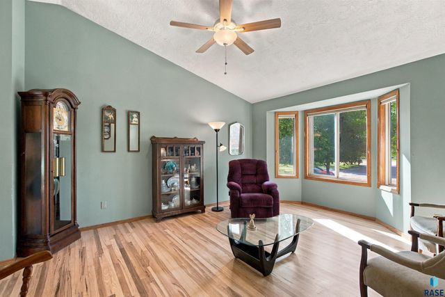 606 Chestnut St Street, Harrisburg, SD 57032
