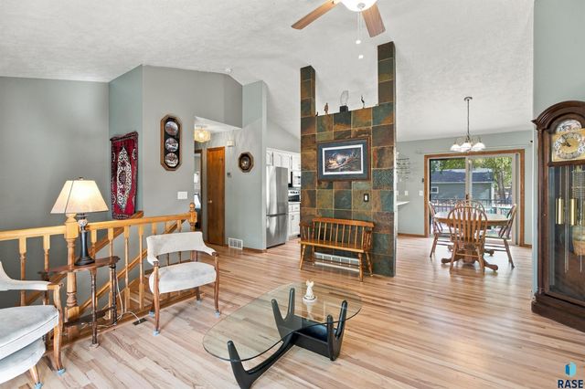 606 Chestnut St Street, Harrisburg, SD 57032