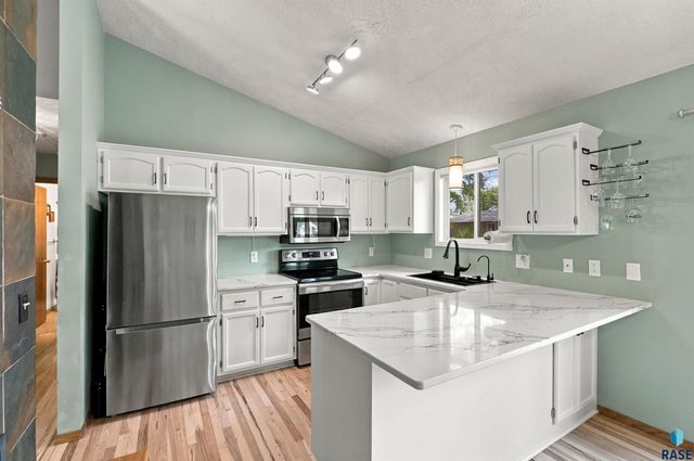 606 Chestnut St Street, Harrisburg, SD 57032