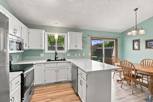 606 Chestnut St Street, Harrisburg, SD 57032