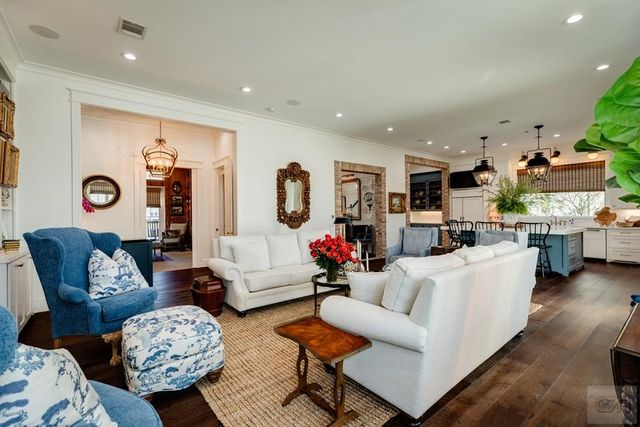 7 Caroline, Galveston, TX 77554