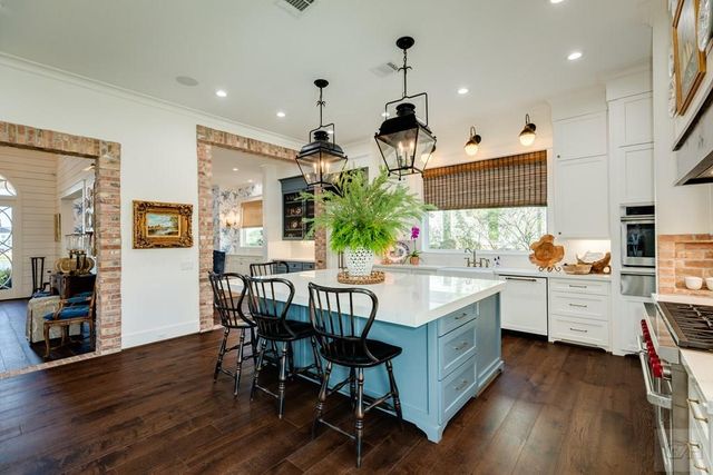 7 Caroline, Galveston, TX 77554