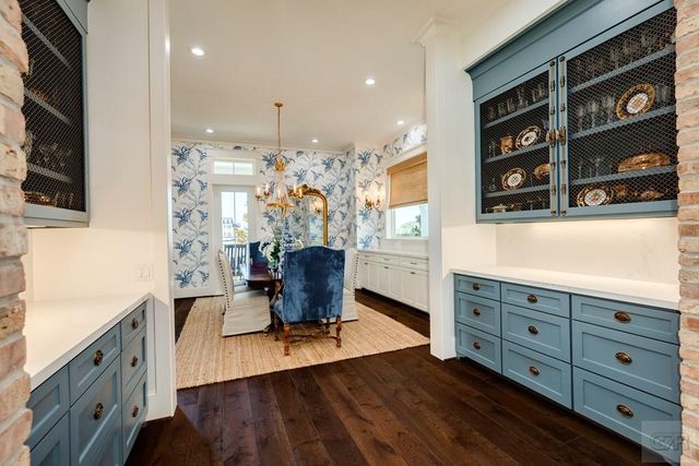 7 Caroline, Galveston, TX 77554