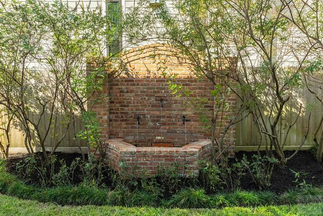 7 Caroline, Galveston, TX 77554