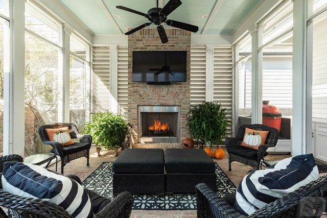 7 Caroline, Galveston, TX 77554