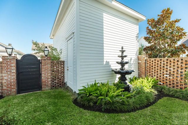 7 Caroline, Galveston, TX 77554