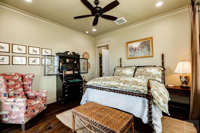 7 Caroline, Galveston, TX 77554